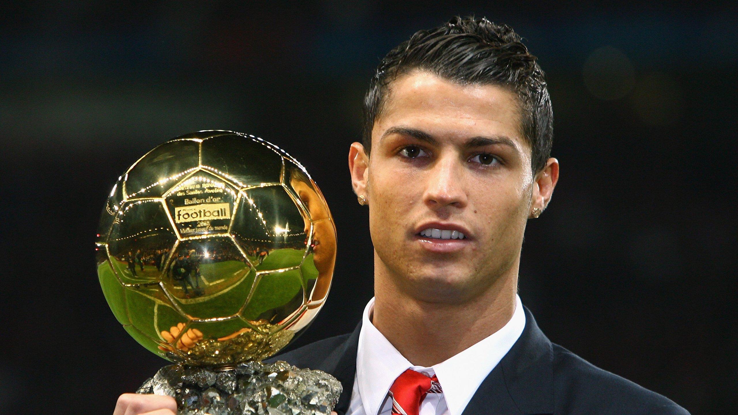 球迷驾车等红灯巧遇梅西，获签名留念成网络佳话