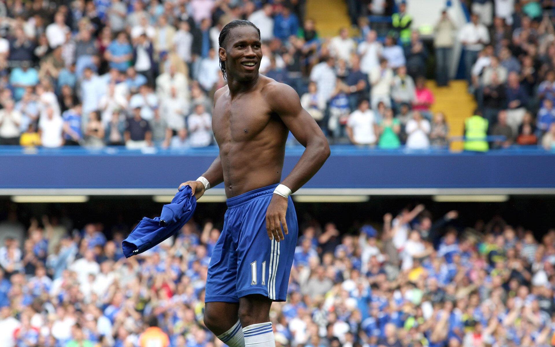 梅洛力挺劳塔罗，他是世界前三中锋，并炮轰德波尔毫无执教能力